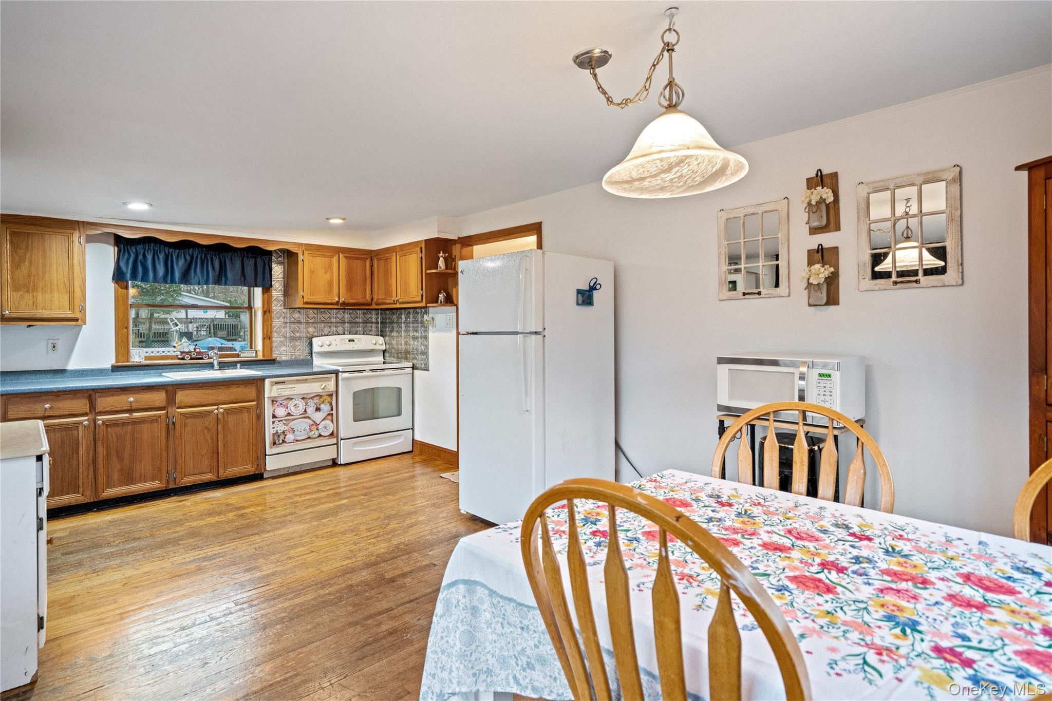 Single Family Lookout  Suffolk County, NY 11789, MLS-960147-12