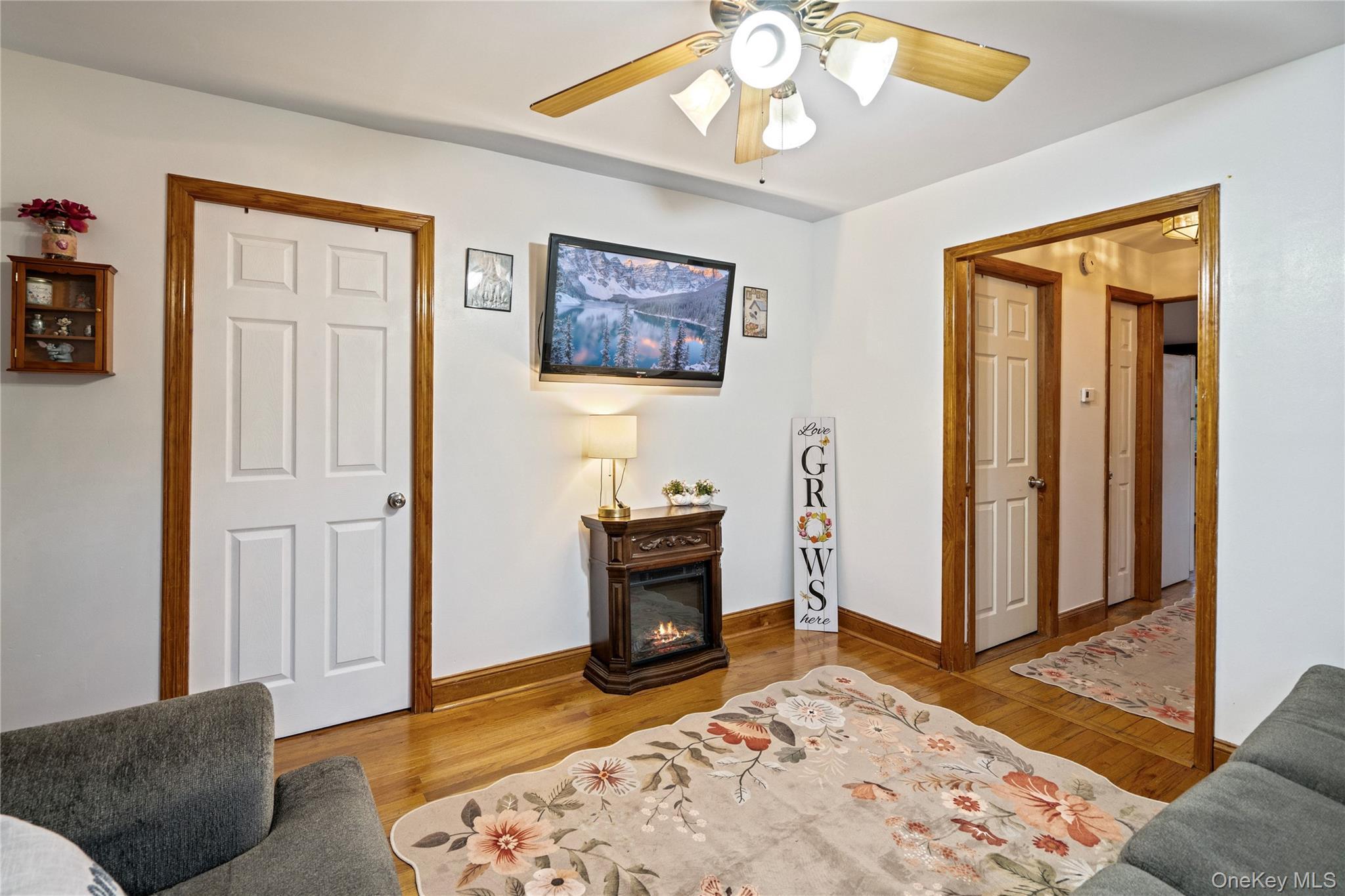 Single Family Lookout  Suffolk County, NY 11789, MLS-960147-18