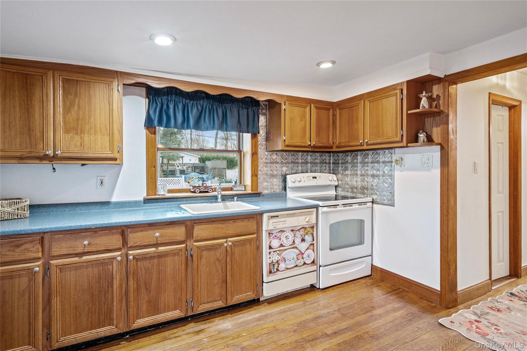 Single Family Lookout  Suffolk County, NY 11789, MLS-960147-5