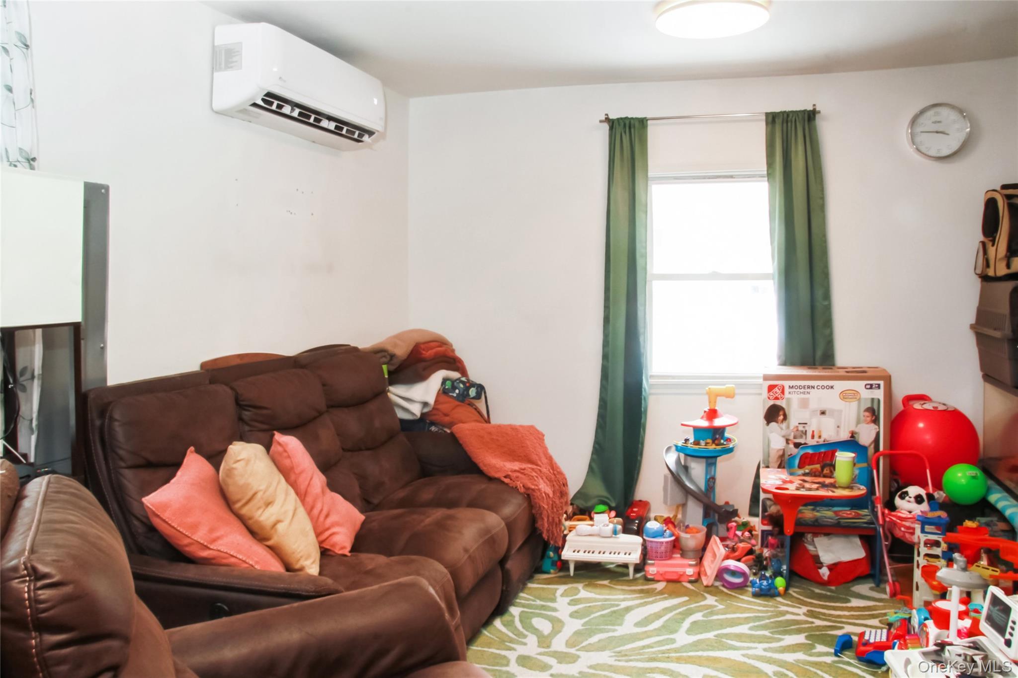 Single Family State  Suffolk County, NY 11798, MLS-960164-5