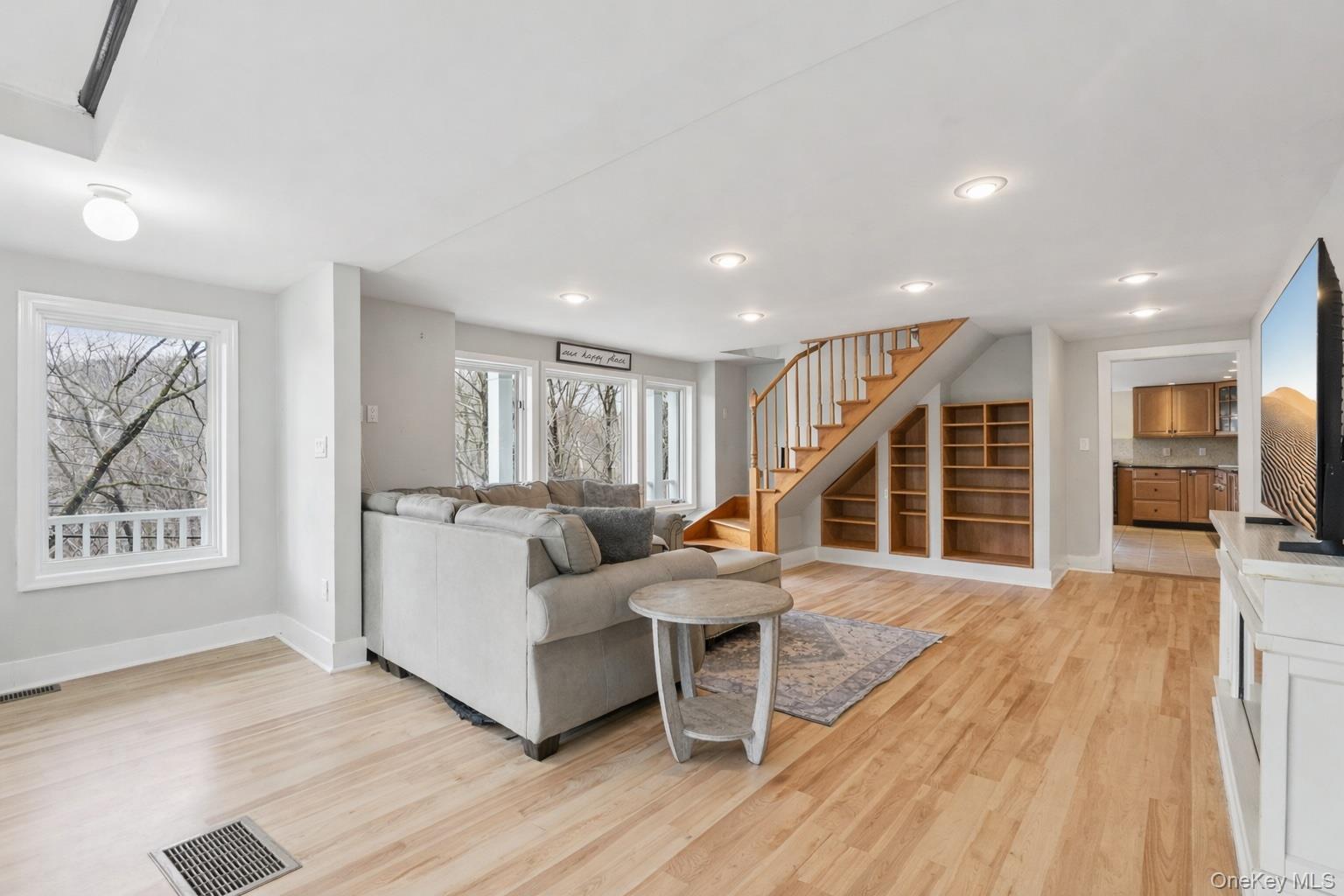 Single Family Juengstville  Westchester County, NY 10519, MLS-960175-11