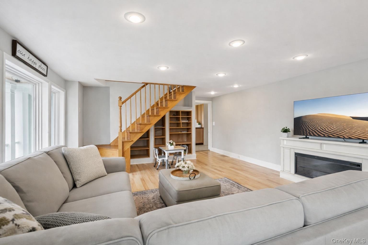 Single Family Juengstville  Westchester County, NY 10519, MLS-960175-12