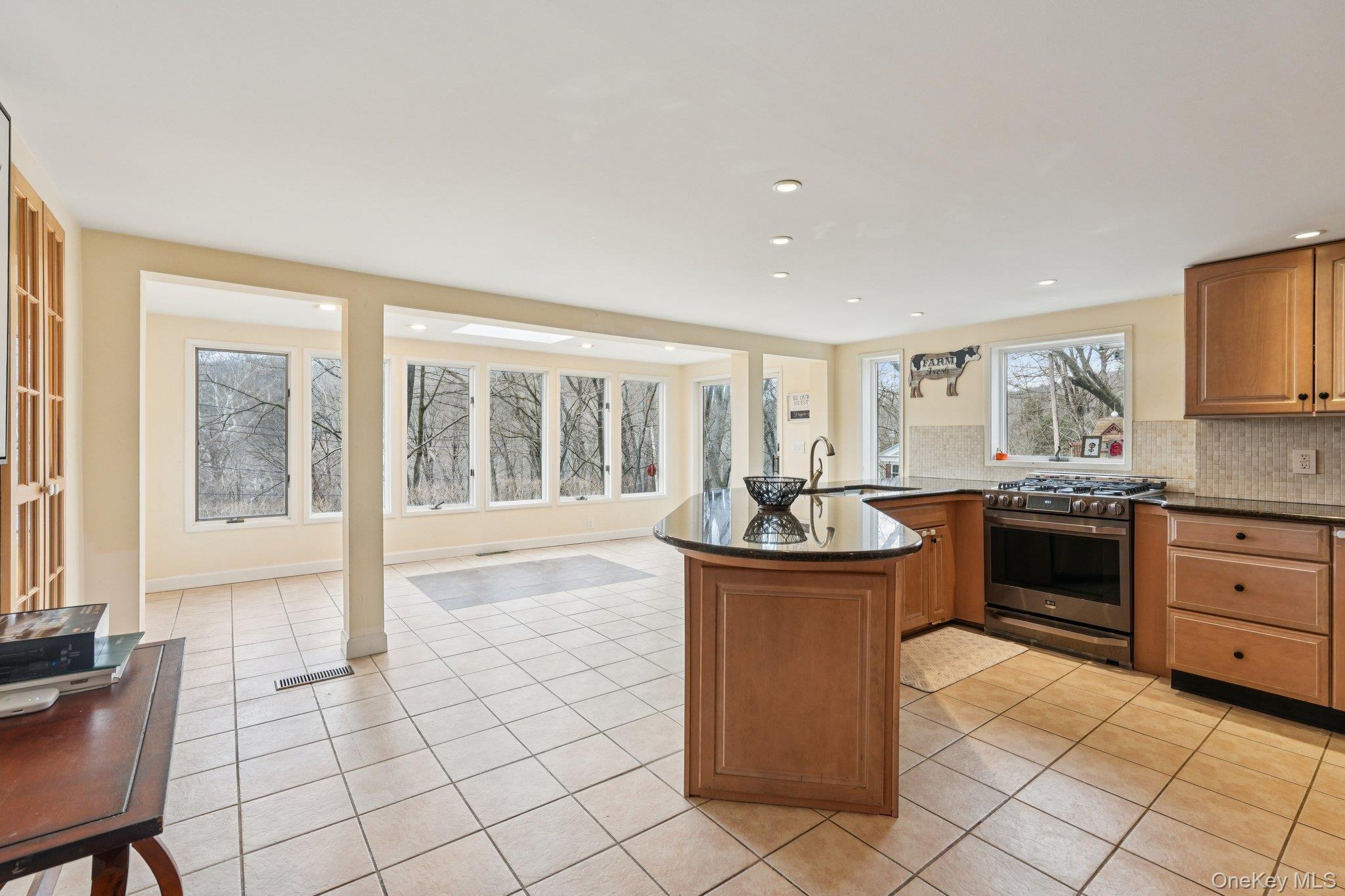 Single Family Juengstville  Westchester County, NY 10519, MLS-960175-20