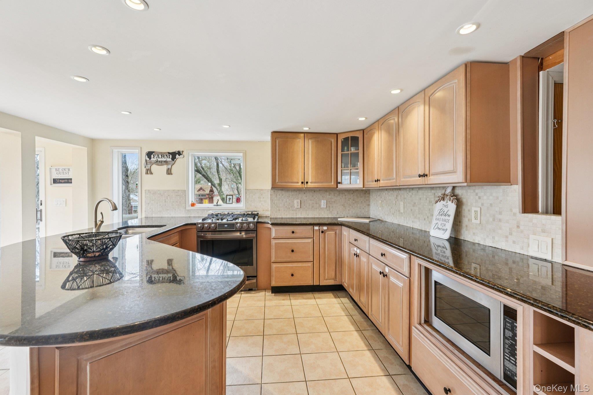 Single Family Juengstville  Westchester County, NY 10519, MLS-960175-22
