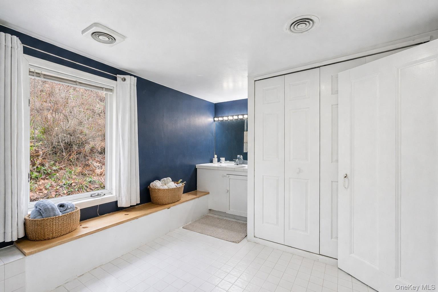 Single Family Juengstville  Westchester County, NY 10519, MLS-960175-29