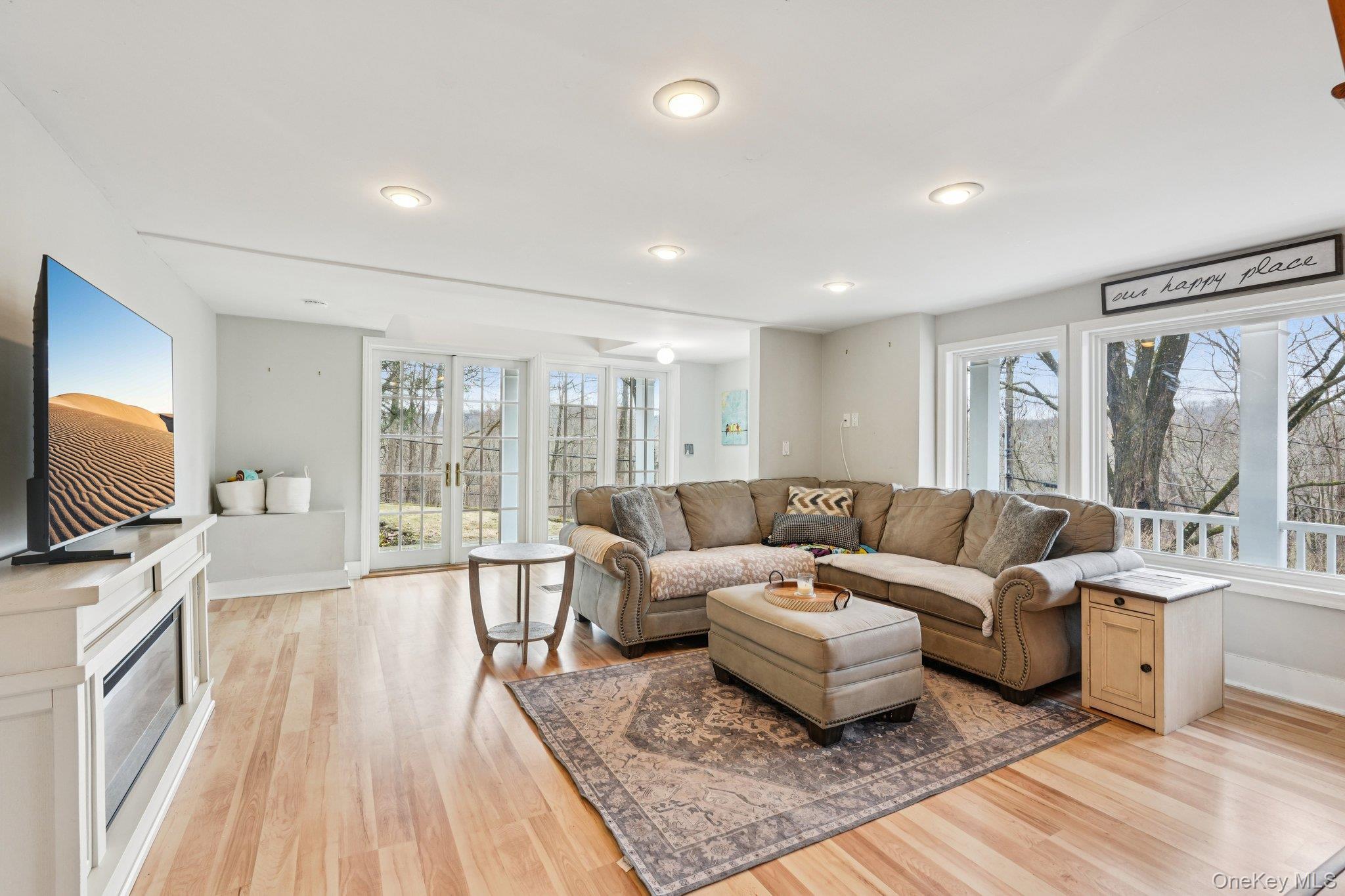 Single Family Juengstville  Westchester County, NY 10519, MLS-960175-8