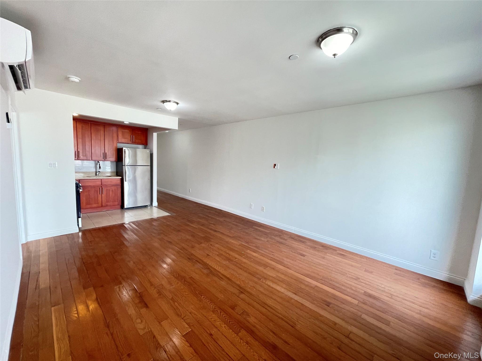 Condo Queens  Queens, NY 11377, MLS-960196-13