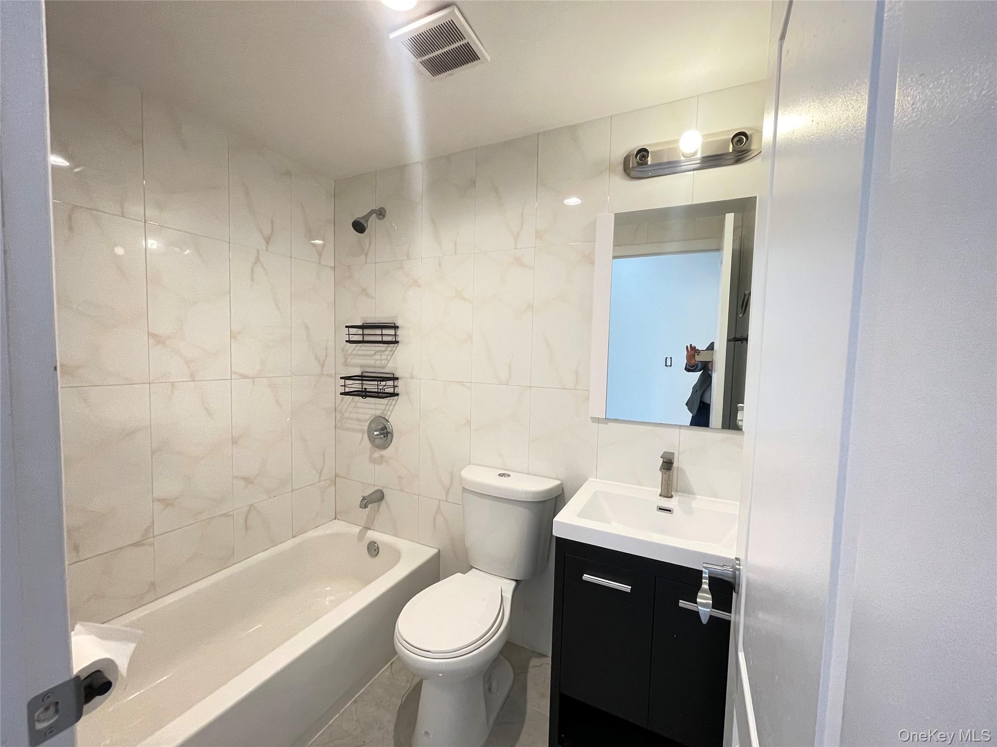 Condo Queens  Queens, NY 11377, MLS-960196-16