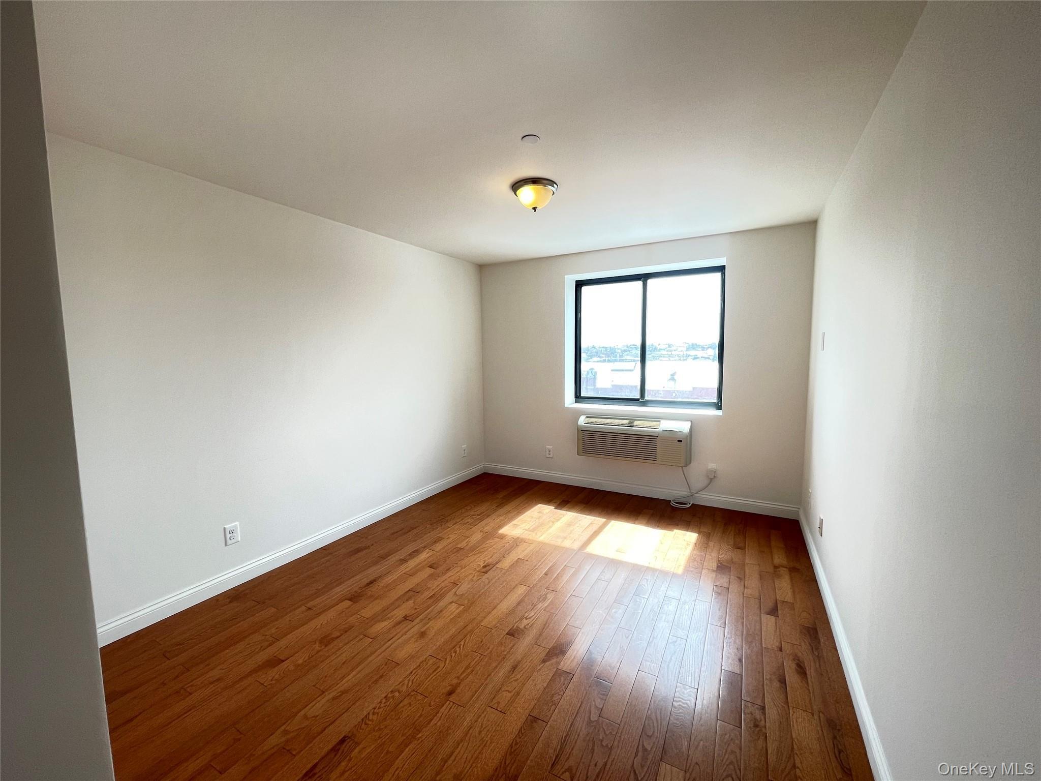 Condo Queens  Queens, NY 11377, MLS-960196-17