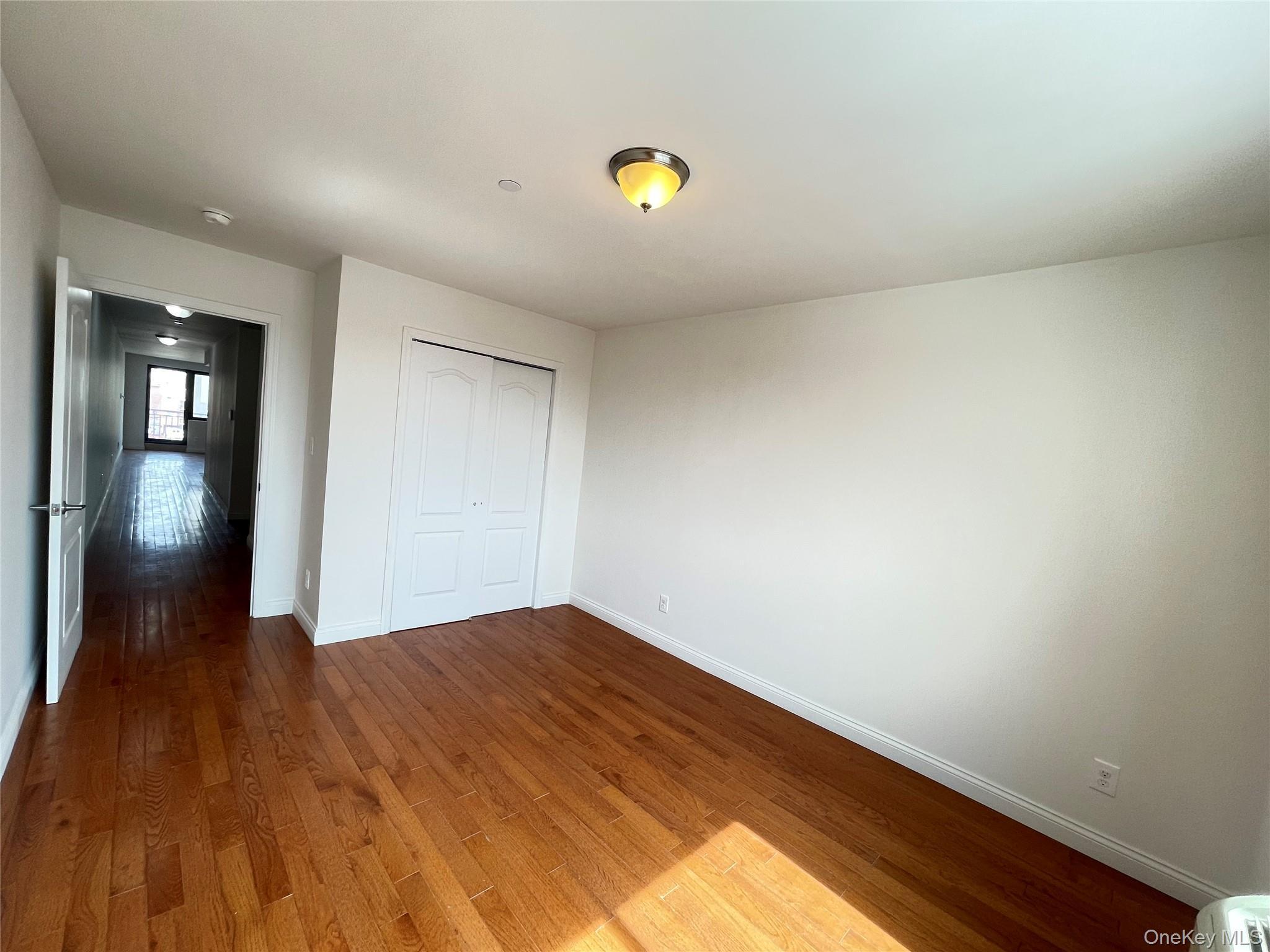 Condo Queens  Queens, NY 11377, MLS-960196-18