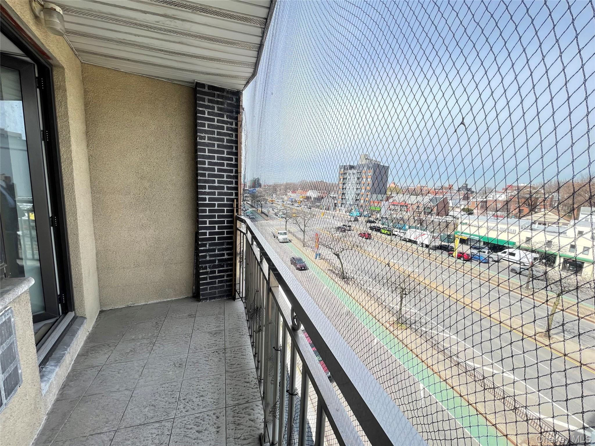 Condo Queens  Queens, NY 11377, MLS-960196-19