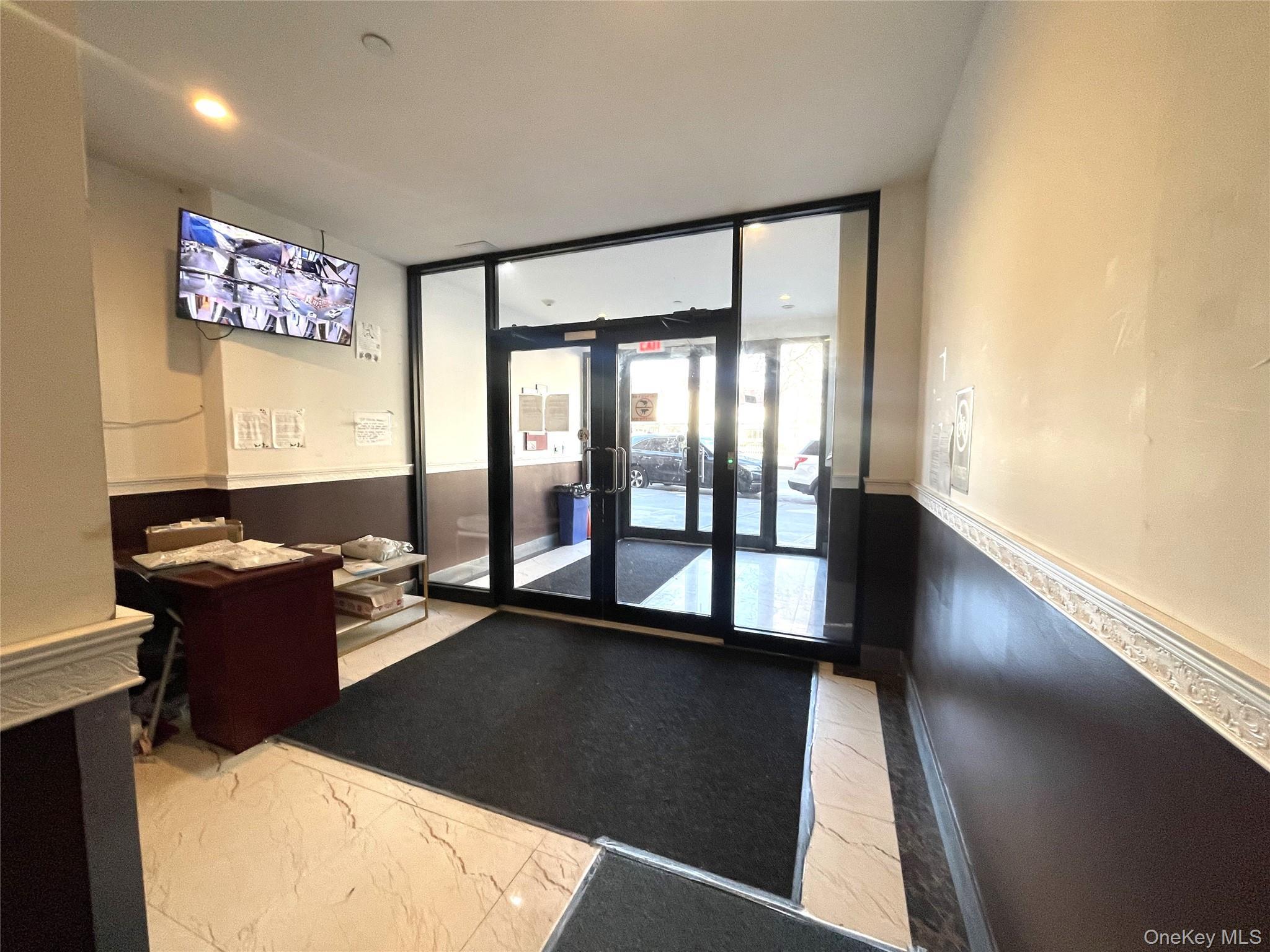 Condo Queens  Queens, NY 11377, MLS-960196-3