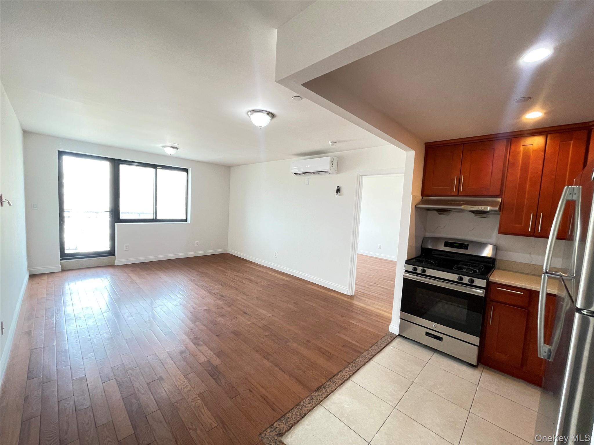 Condo Queens  Queens, NY 11377, MLS-960196-7