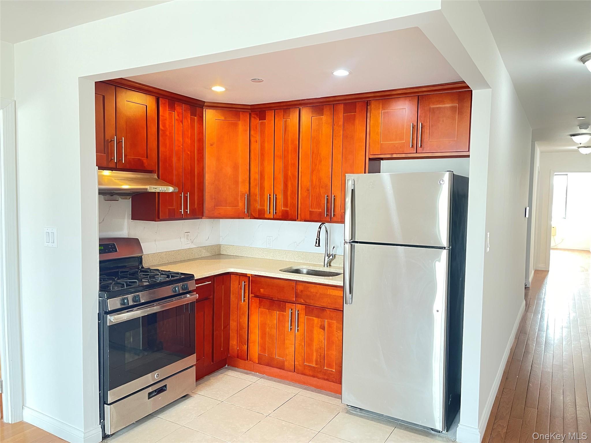 Condo Queens  Queens, NY 11377, MLS-960196-9