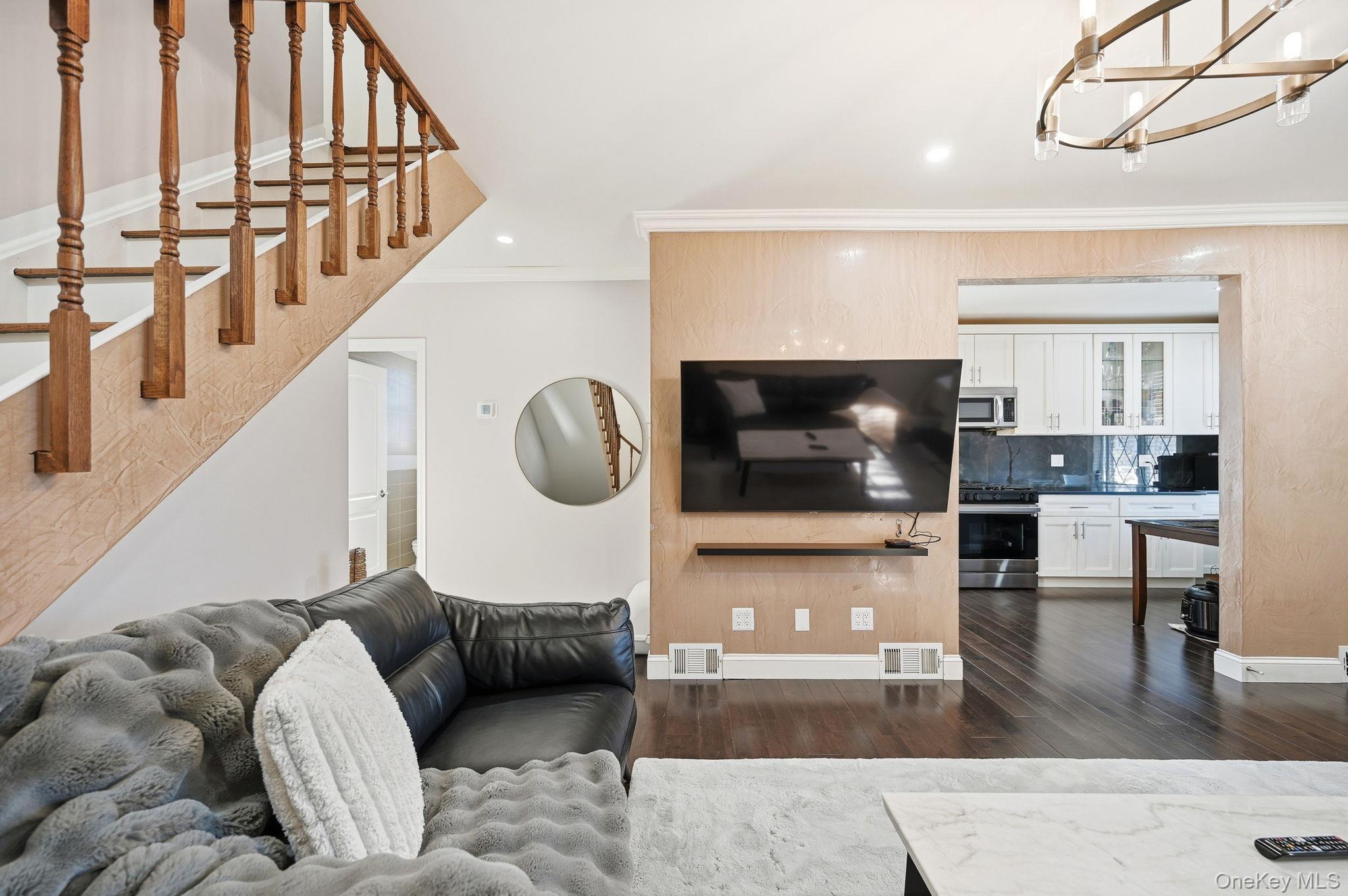 Single Family Neill  Bronx, NY 10461, MLS-960227-11