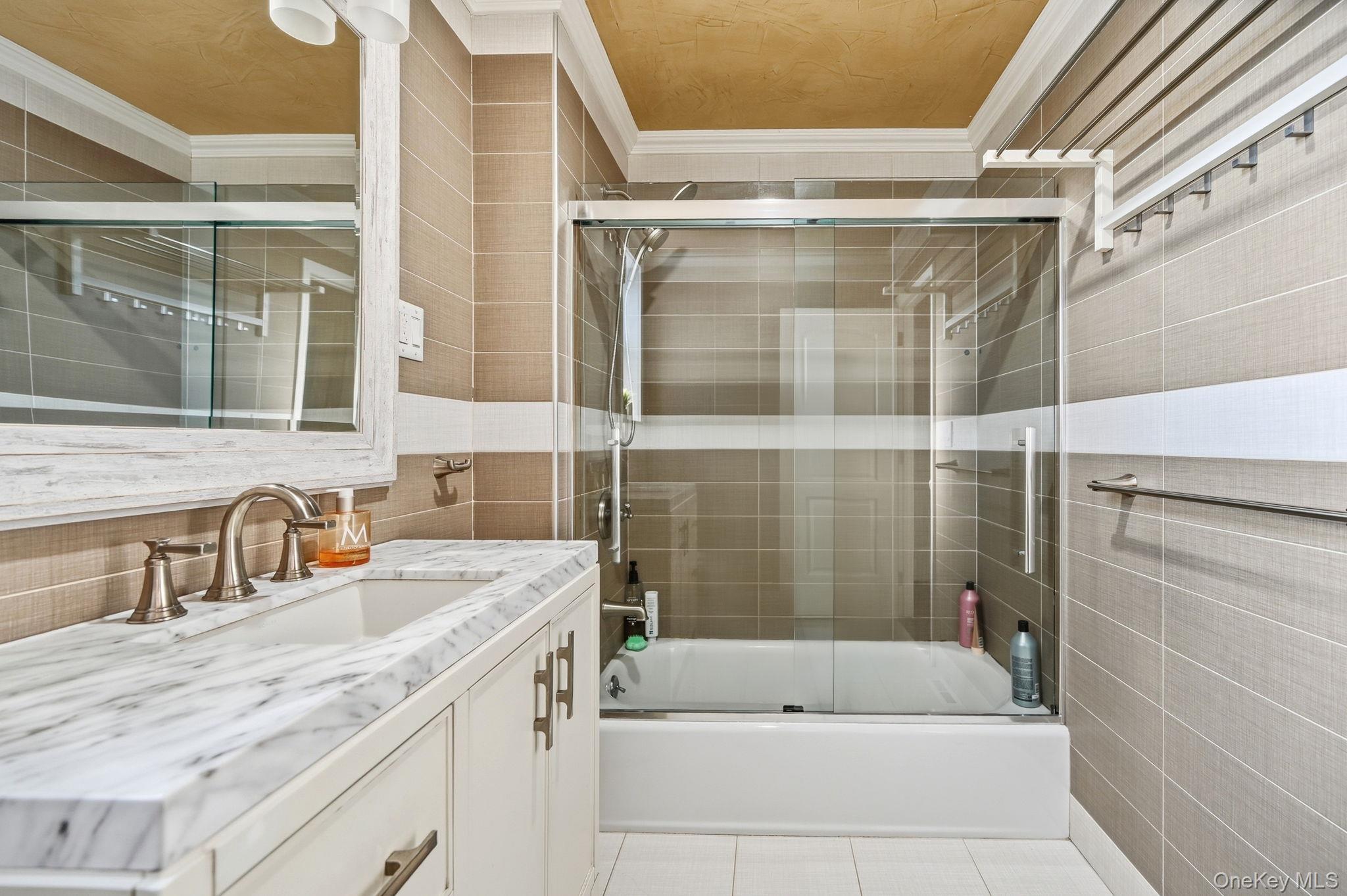 Single Family Neill  Bronx, NY 10461, MLS-960227-18