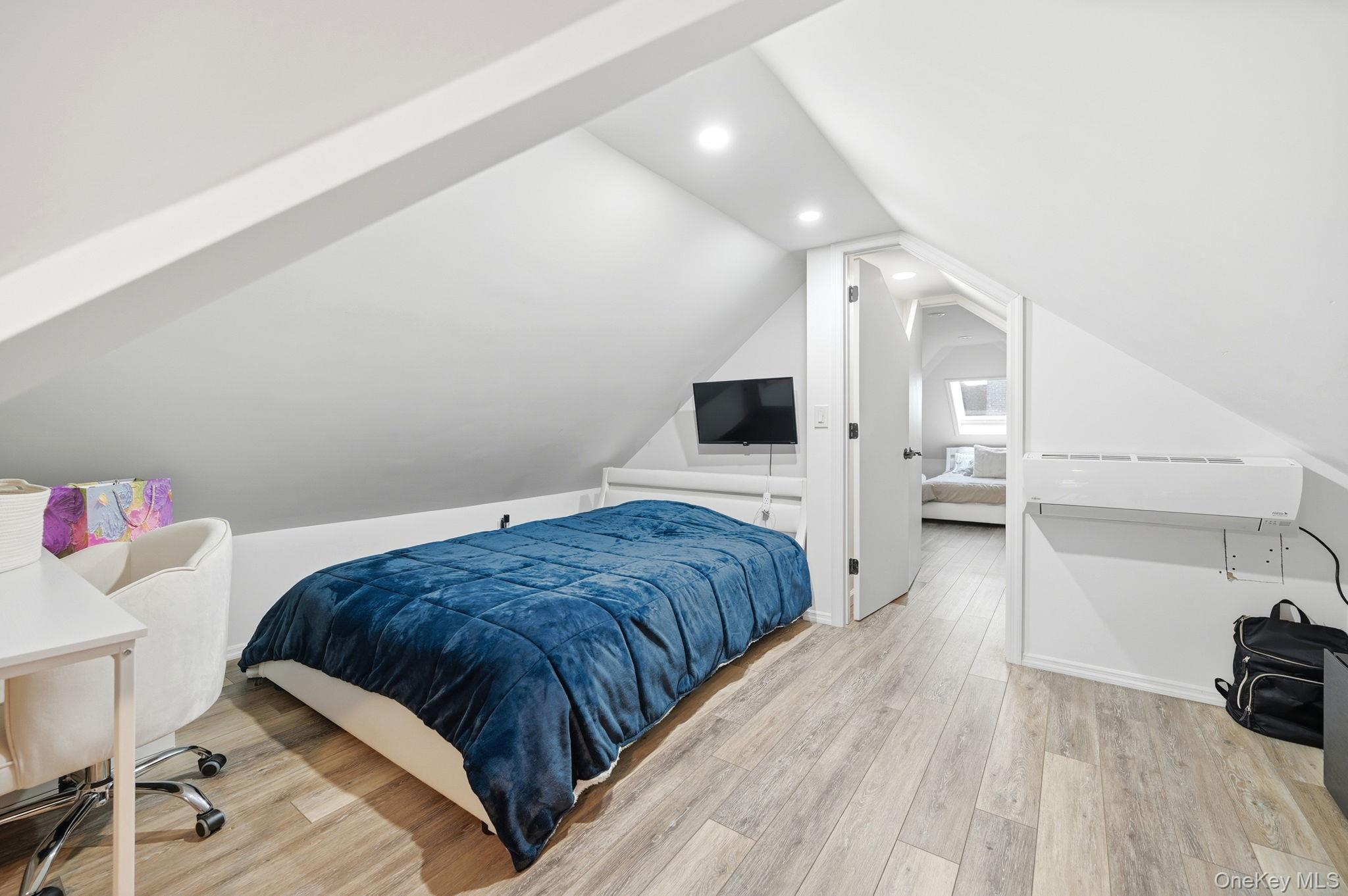 Single Family Neill  Bronx, NY 10461, MLS-960227-22