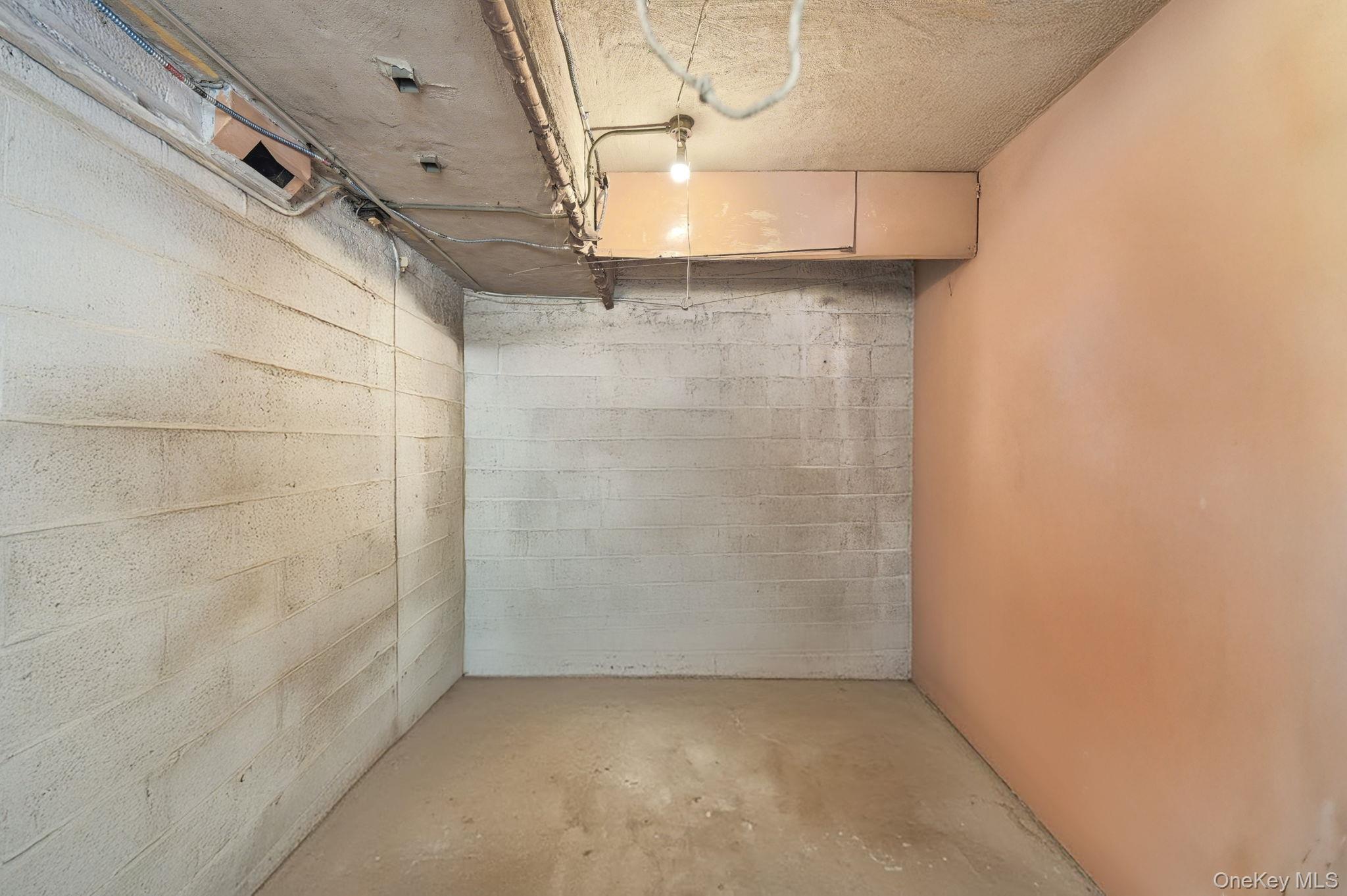 Single Family Neill  Bronx, NY 10461, MLS-960227-31