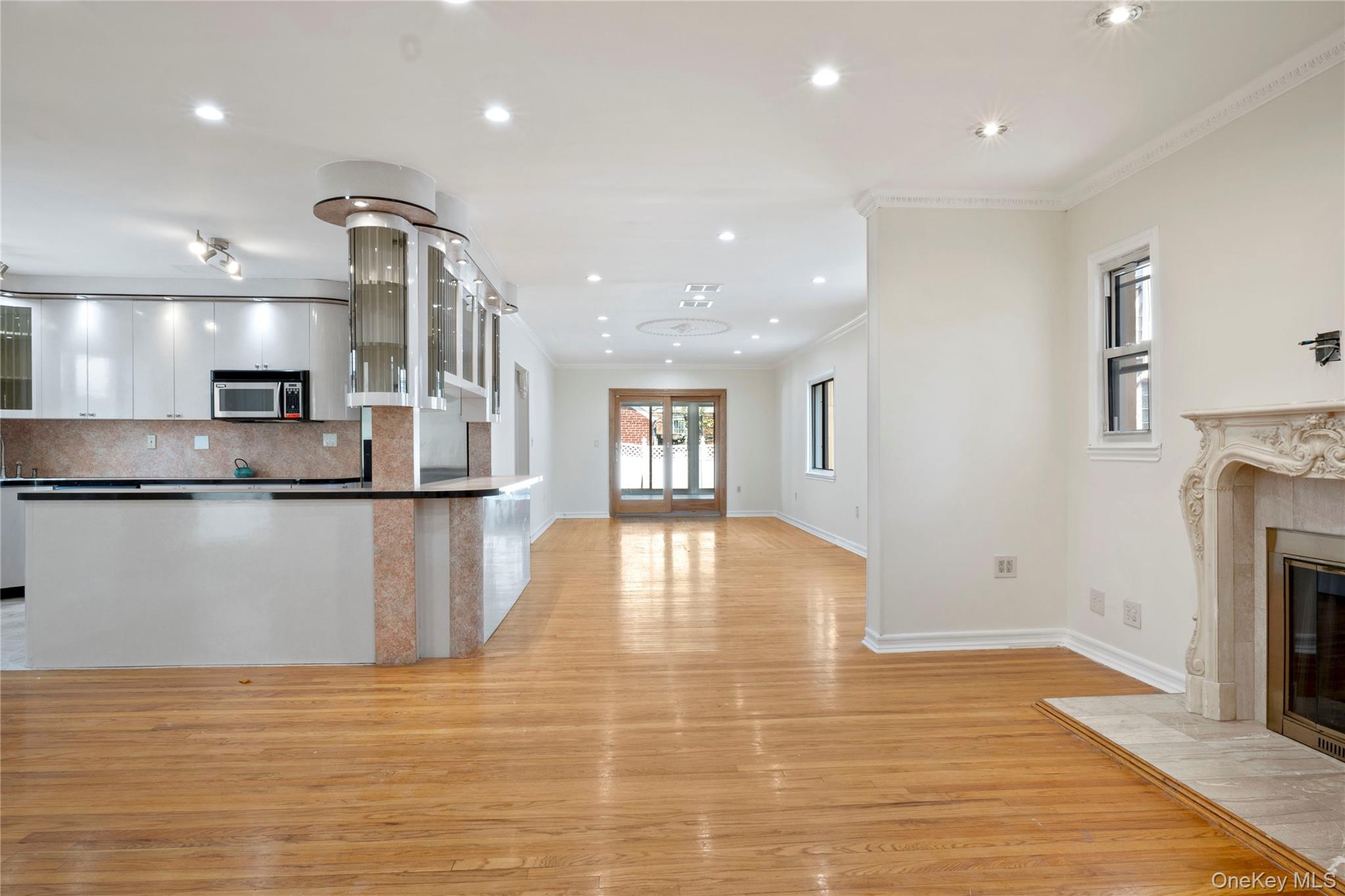 Single Family 188th Queens, NY 11366, MLS-960237-7