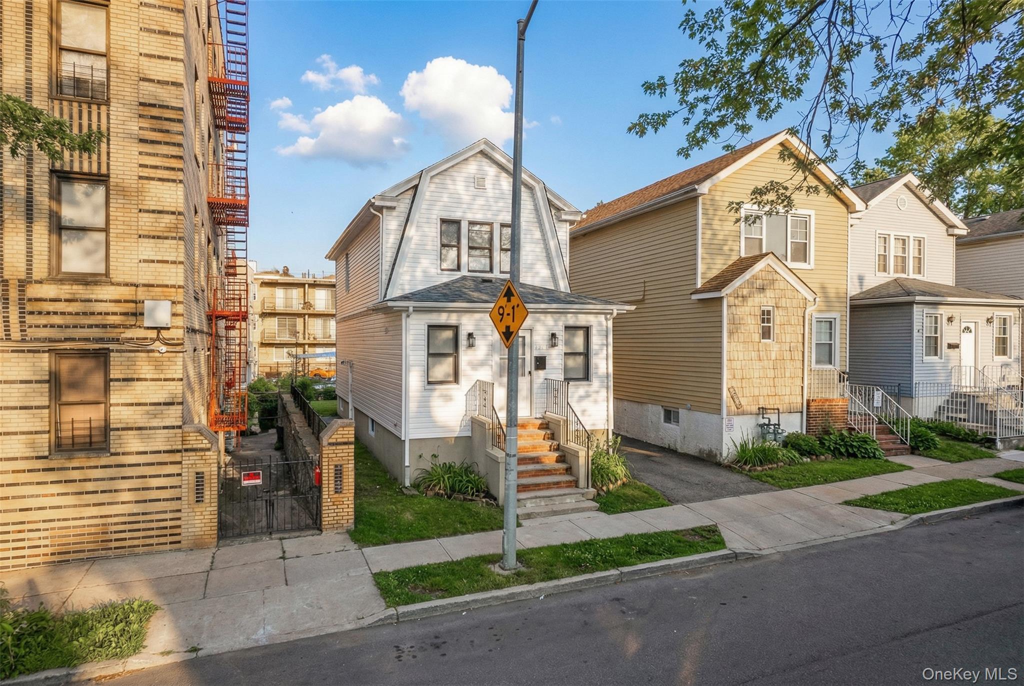 Single Family Saint Paul  Bronx, NY 10461, MLS-960239-3