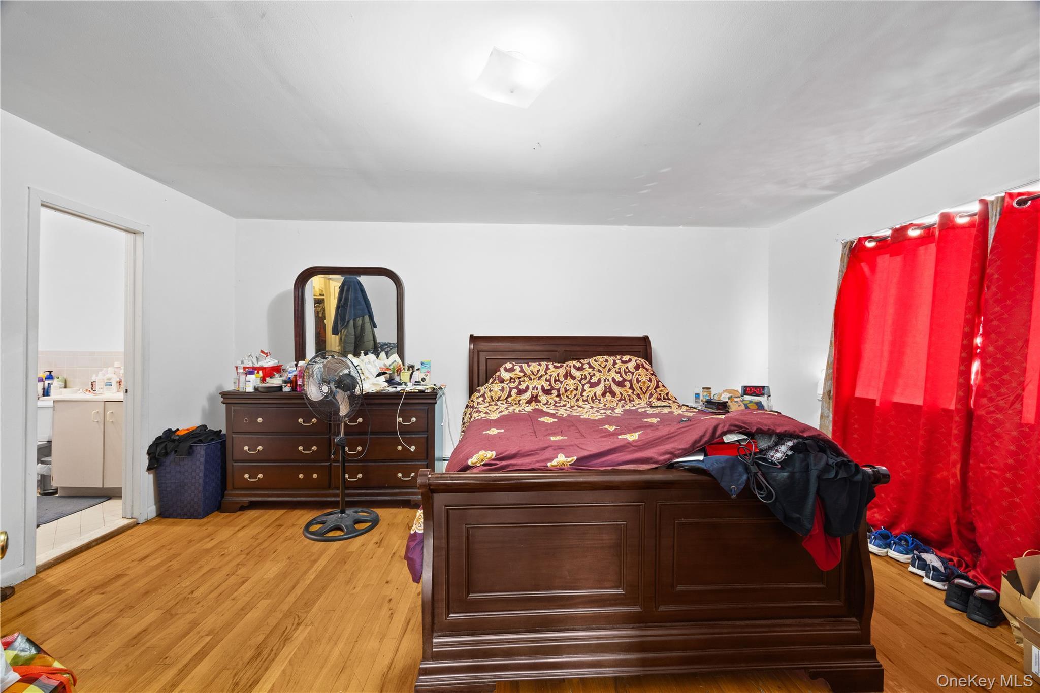 Single Family Burke  Bronx, NY 10469, MLS-960241-34