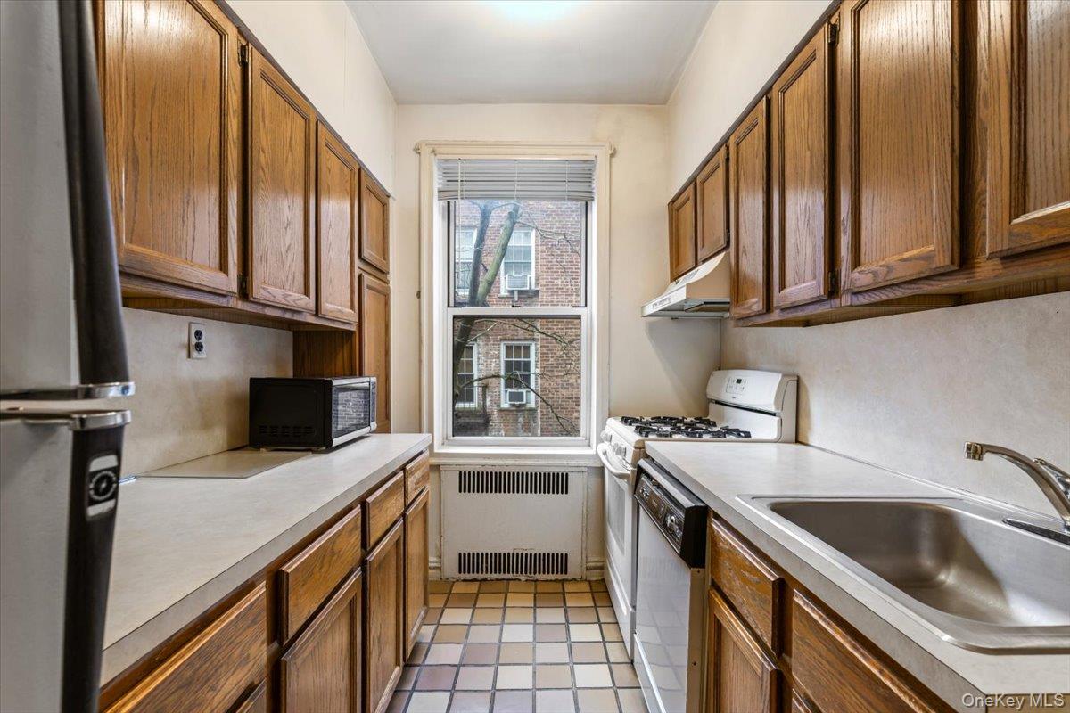 Coop 76th  Queens, NY 11375, MLS-960315-13