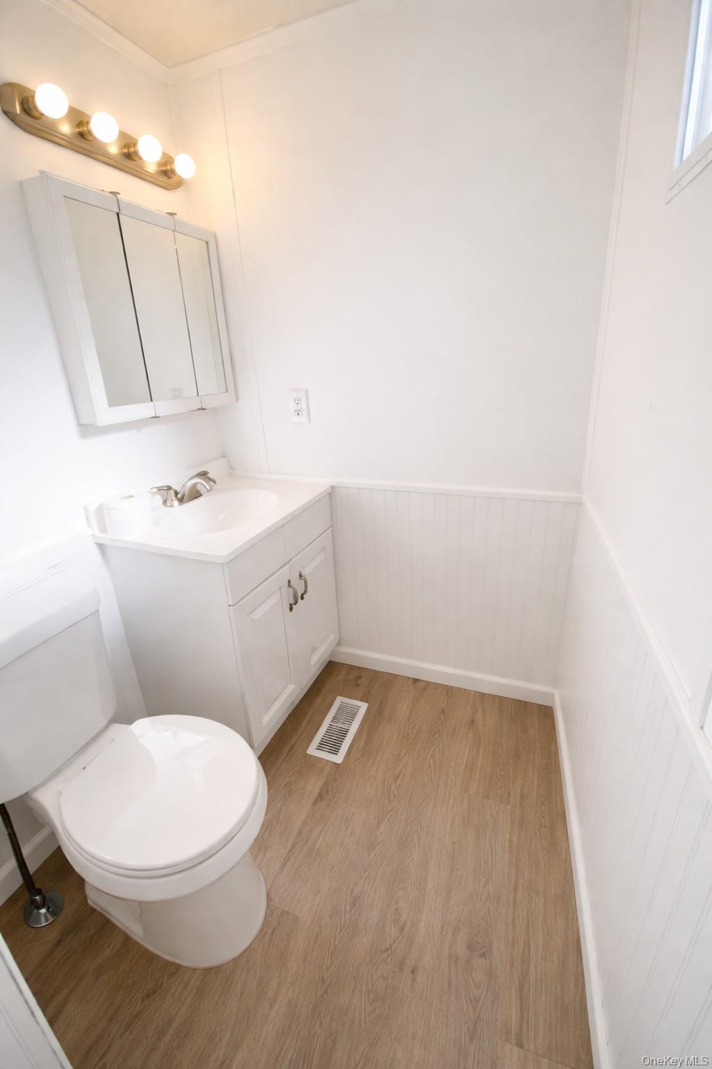 Single Family Old Country  Suffolk County, NY 11901, MLS-960320-12