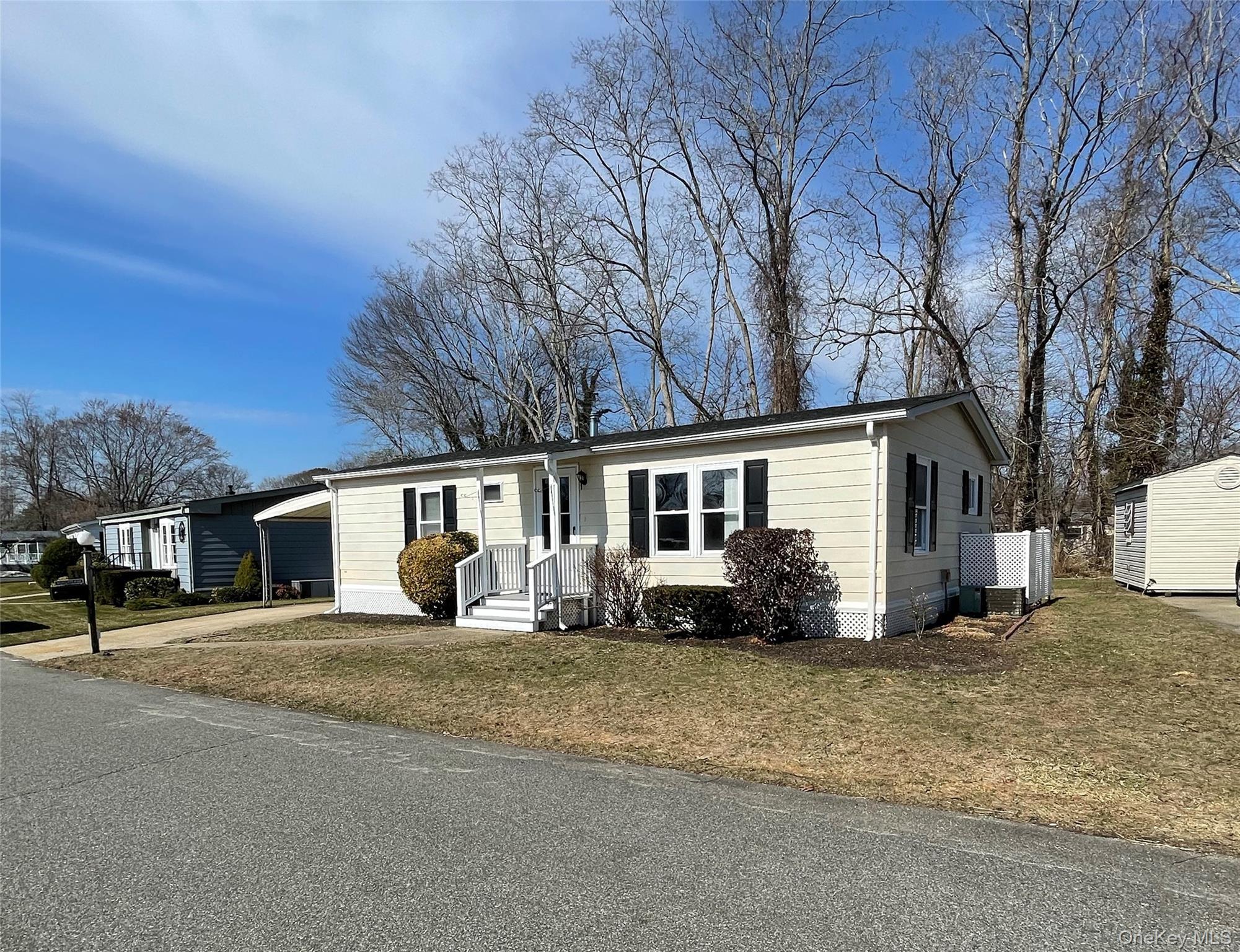 Single Family Old Country  Suffolk County, NY 11901, MLS-960320-2