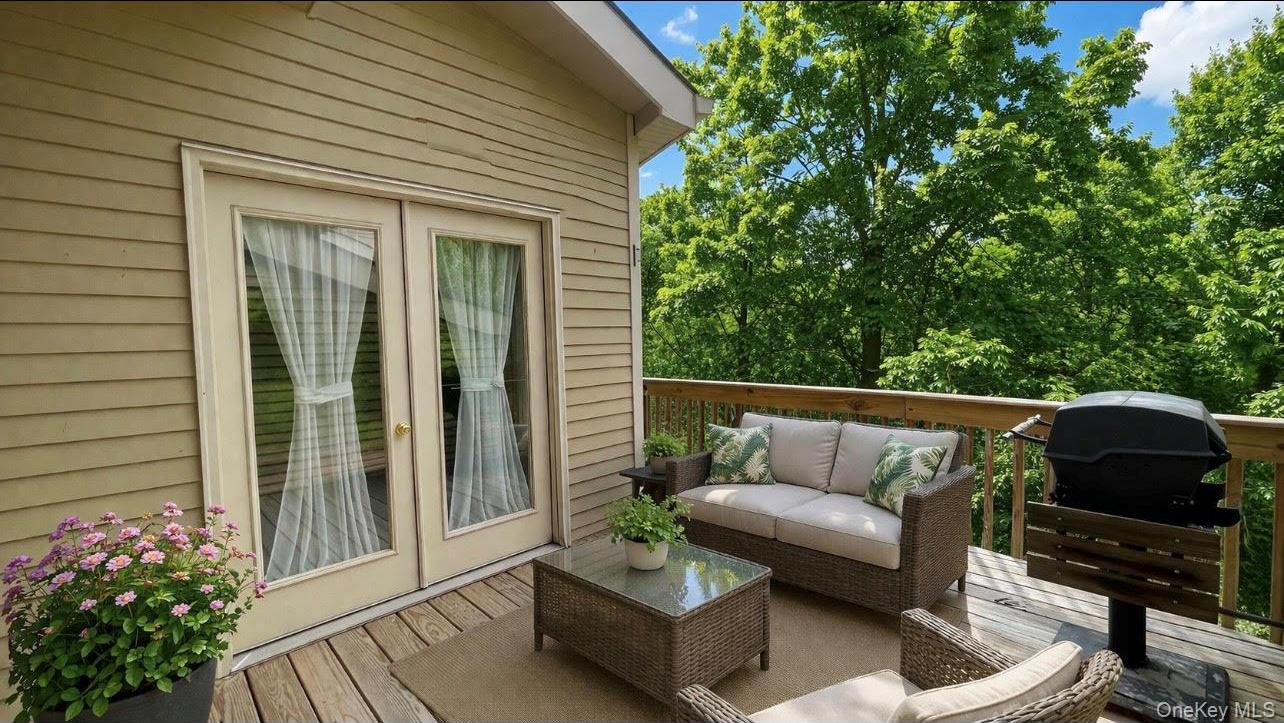 Condo Willow Ridge Suffolk County, NY 11787, MLS-960338-11