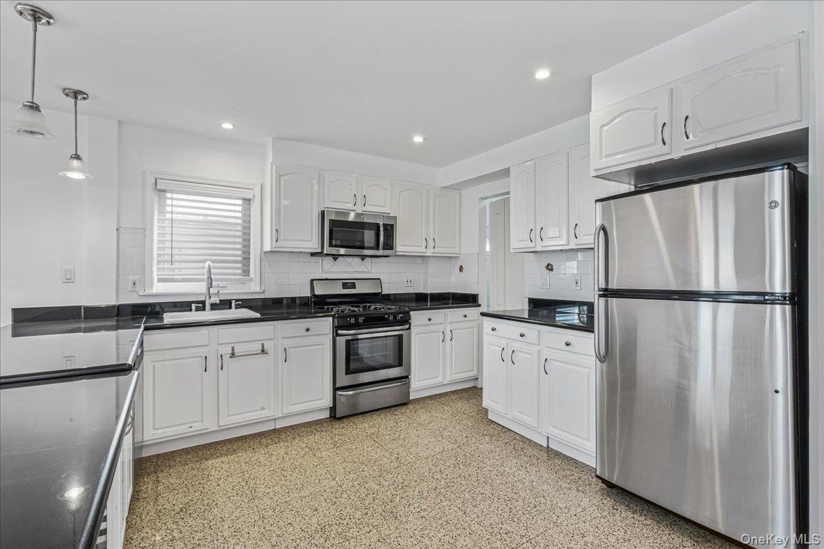 Single Family 9th  Queens, NY 11357, MLS-960348-10