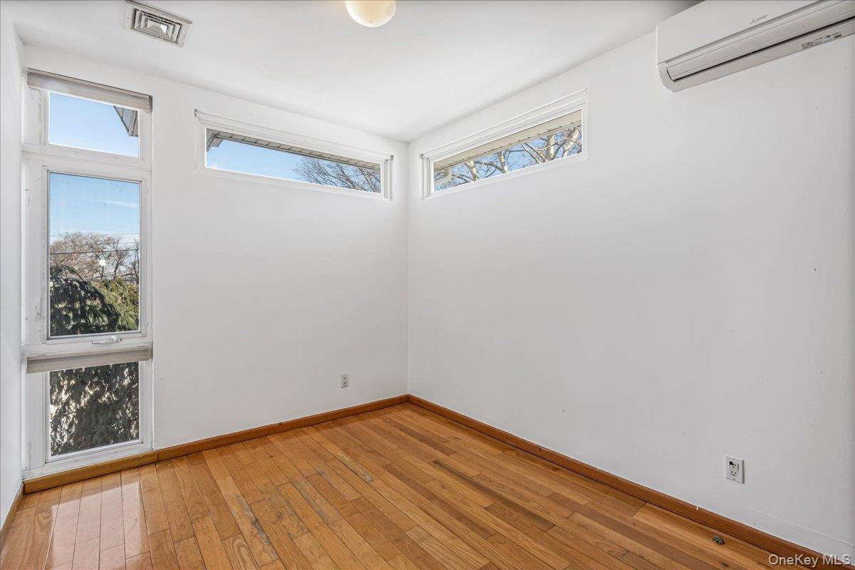 Single Family 9th  Queens, NY 11357, MLS-960348-20