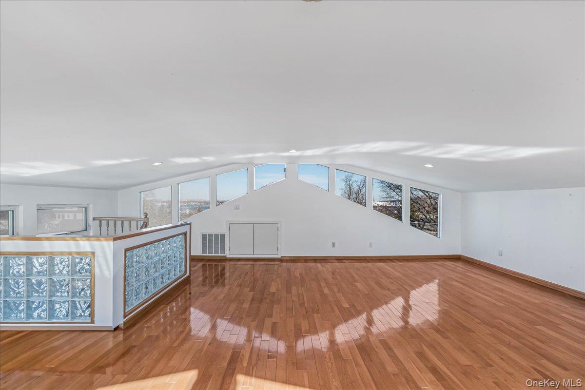 Single Family 9th  Queens, NY 11357, MLS-960348-31