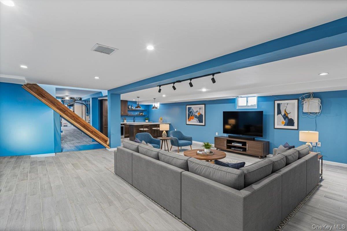 Single Family 9th  Queens, NY 11357, MLS-960348-36