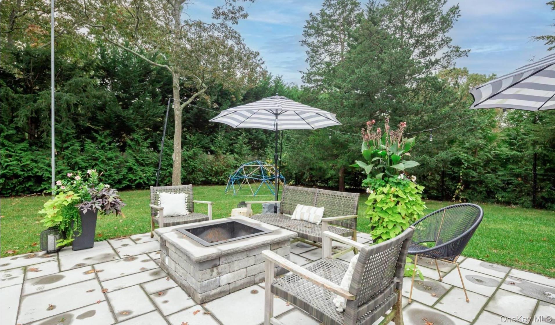 Single Family Sherwood Road Suffolk County, NY 11946, MLS-960350-25