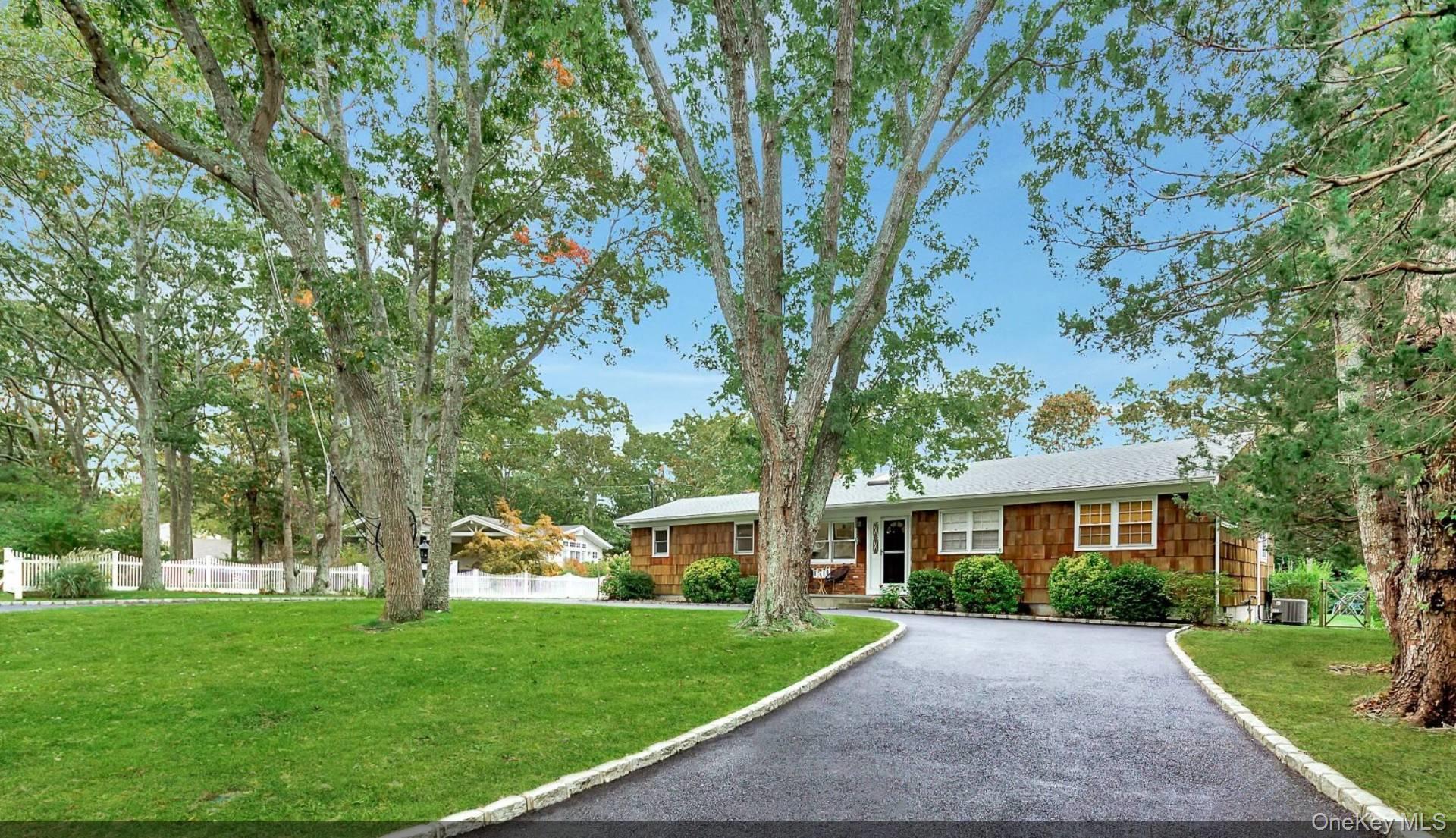 Single Family Sherwood Road Suffolk County, NY 11946, MLS-960350-33
