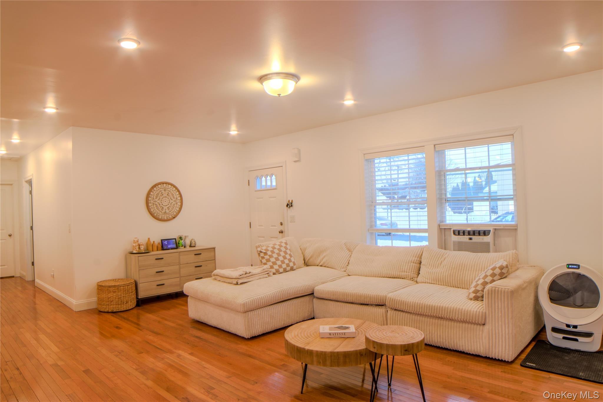 Single Family Bittersweet  Nassau County, NY 11756, MLS-960382-4