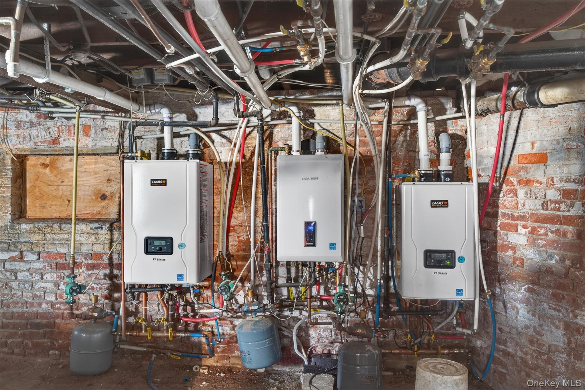 Single Family Albany  Ulster County, NY 12401, MLS-960402-24