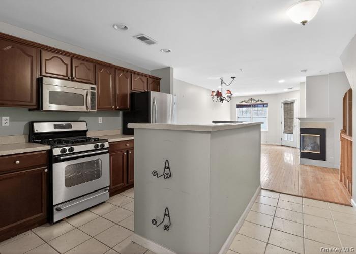 Condo Highridge  Westchester County, NY 10566, MLS-960443-11