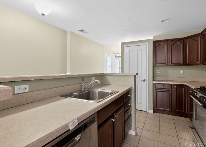 Condo Highridge  Westchester County, NY 10566, MLS-960443-13