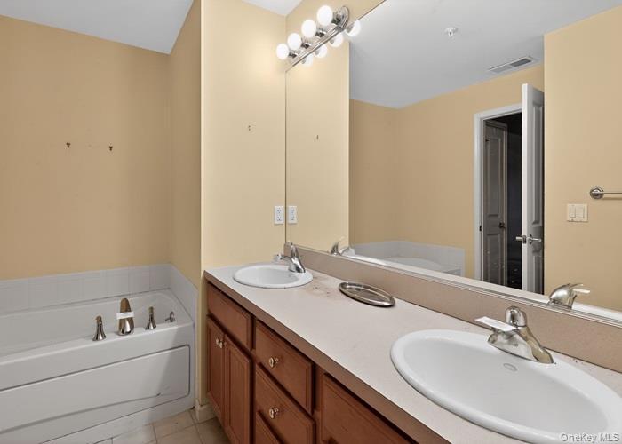 Condo Highridge  Westchester County, NY 10566, MLS-960443-22