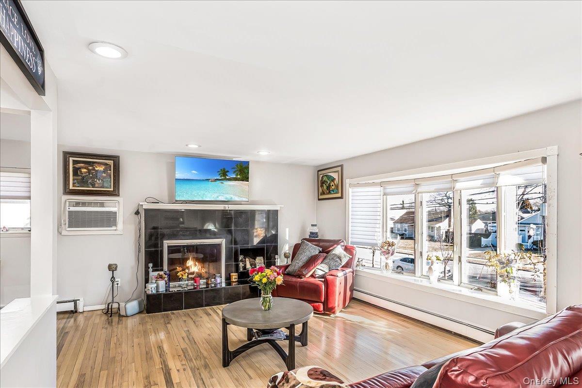 Single Family Unqua  Nassau County, NY 11758, MLS-960504-7