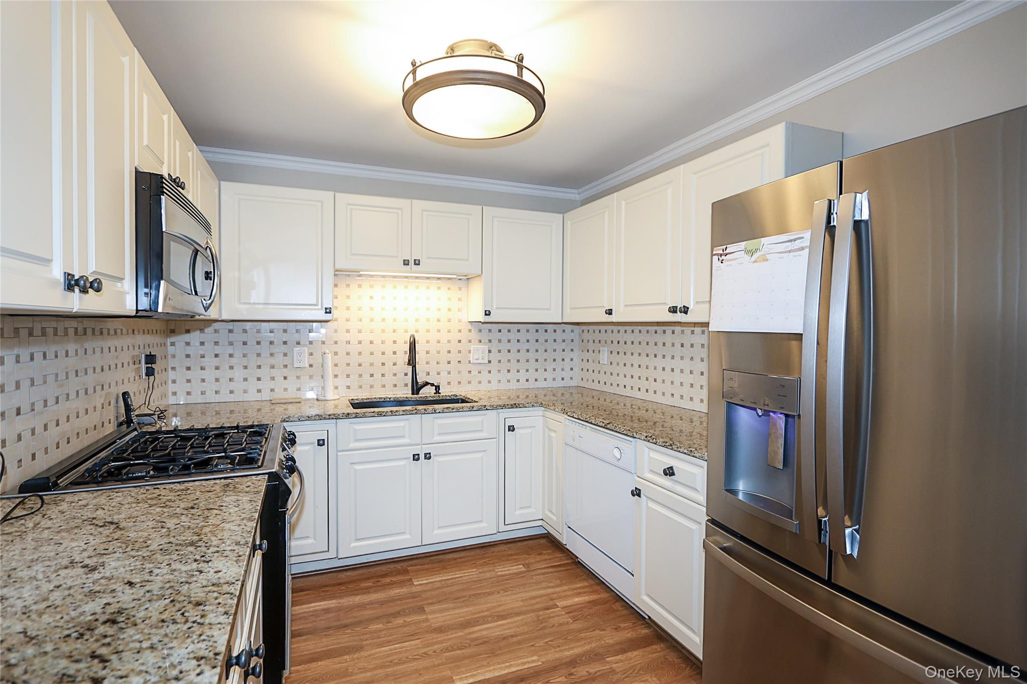 Condo Madeira  Suffolk County, NY 11747, MLS-960544-4