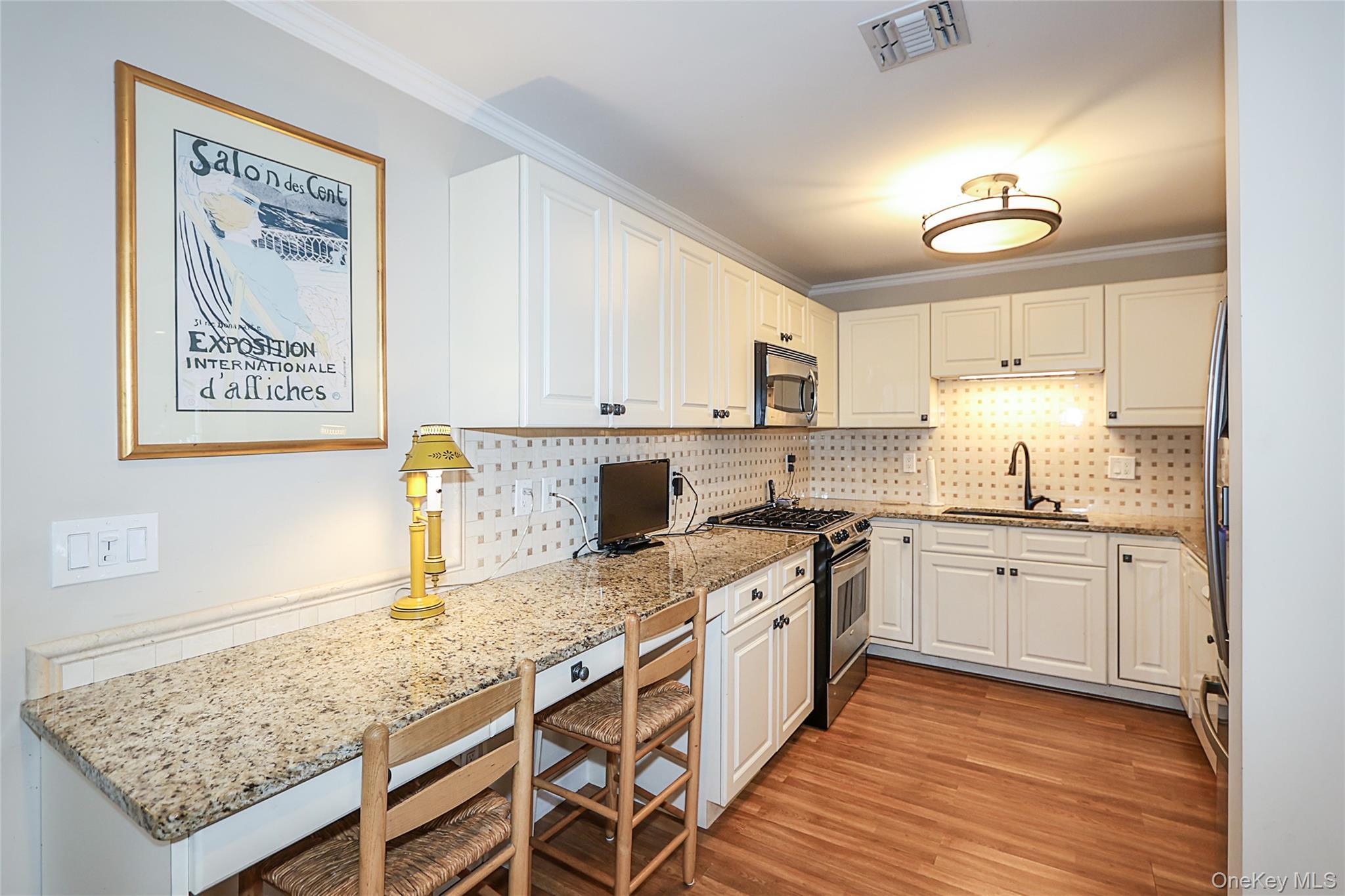 Condo Madeira  Suffolk County, NY 11747, MLS-960544-6