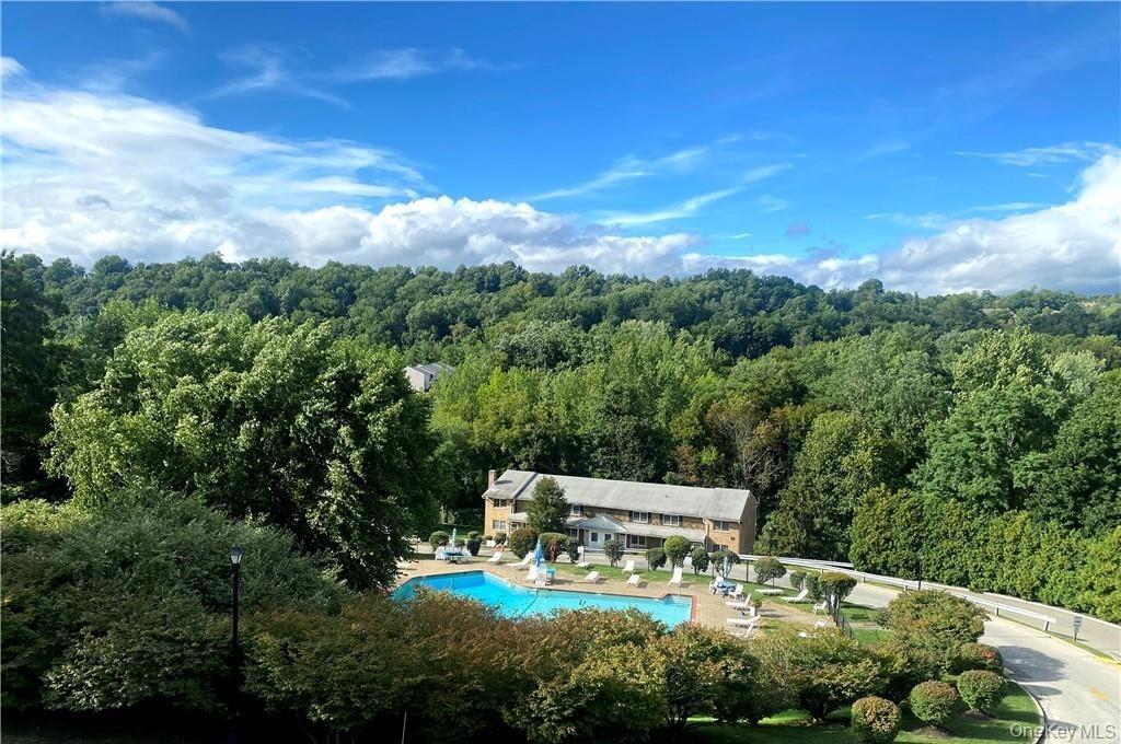 Coop Crompond  Westchester County, NY 10566, MLS-960574-18