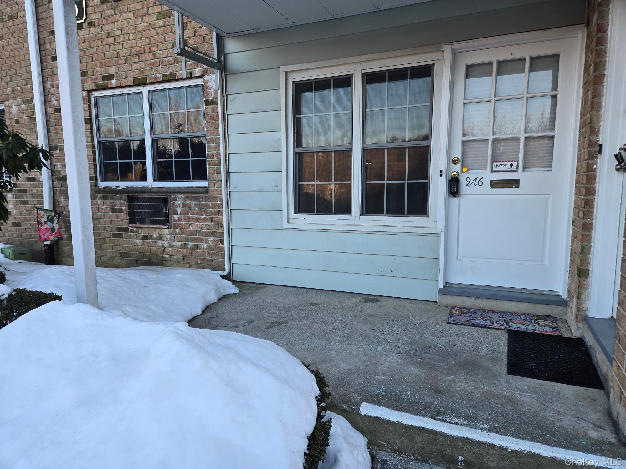 Coop Crompond  Westchester County, NY 10566, MLS-960574-2