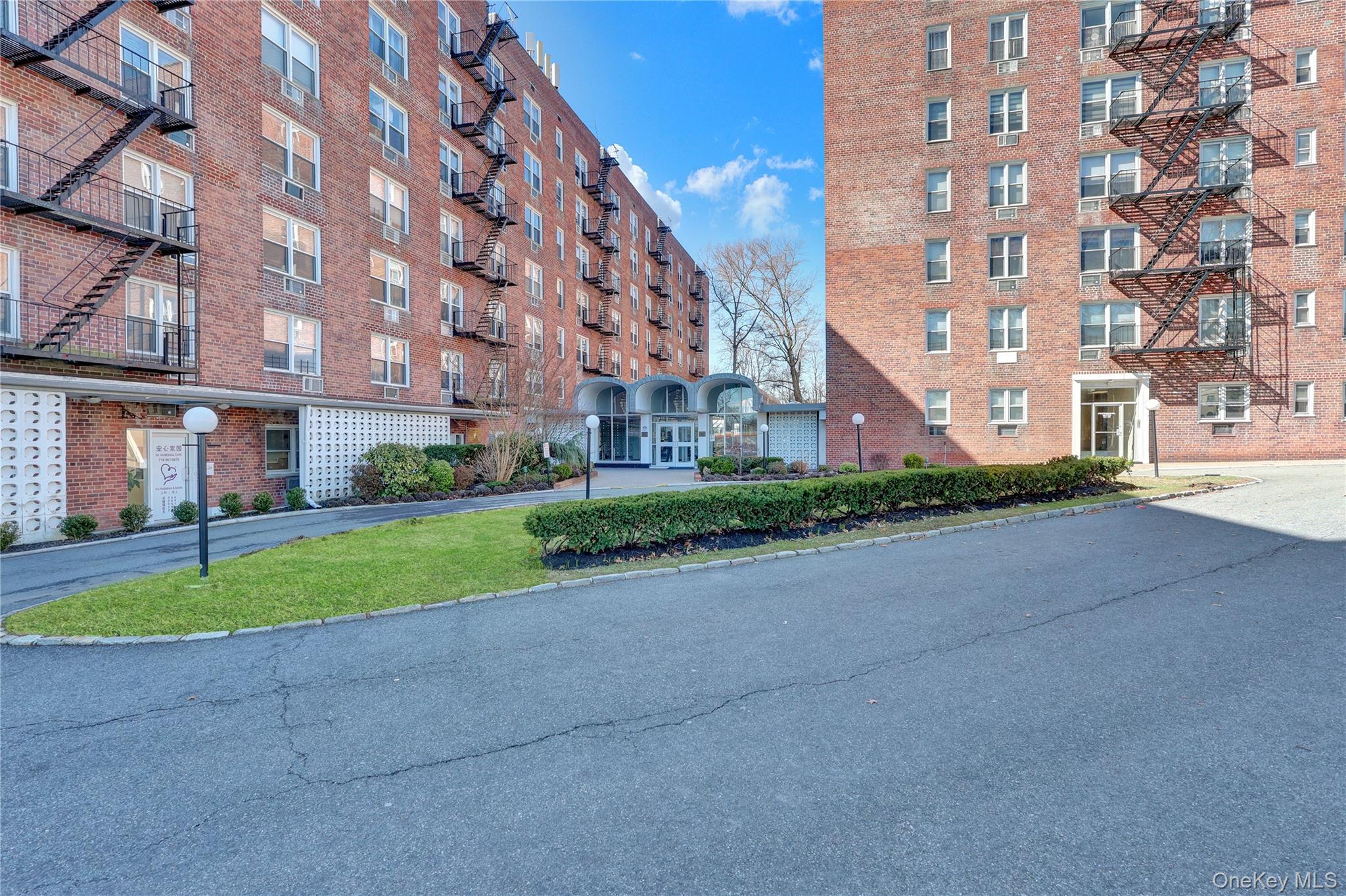 Coop Little Neck Parkway  Queens, NY 11362, MLS-960581-5