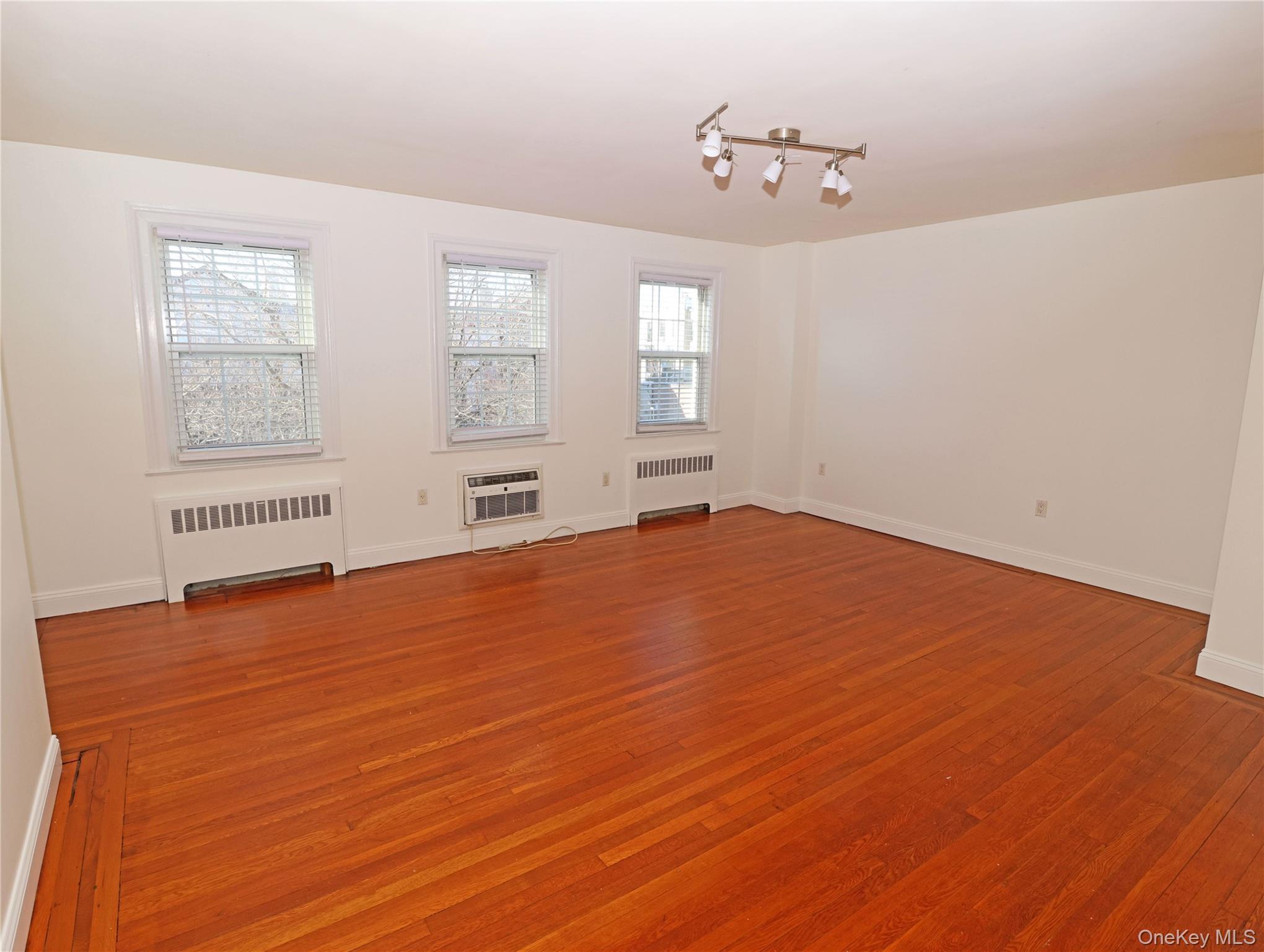 Single Family 36th Queens, NY 11103, MLS-960623-16