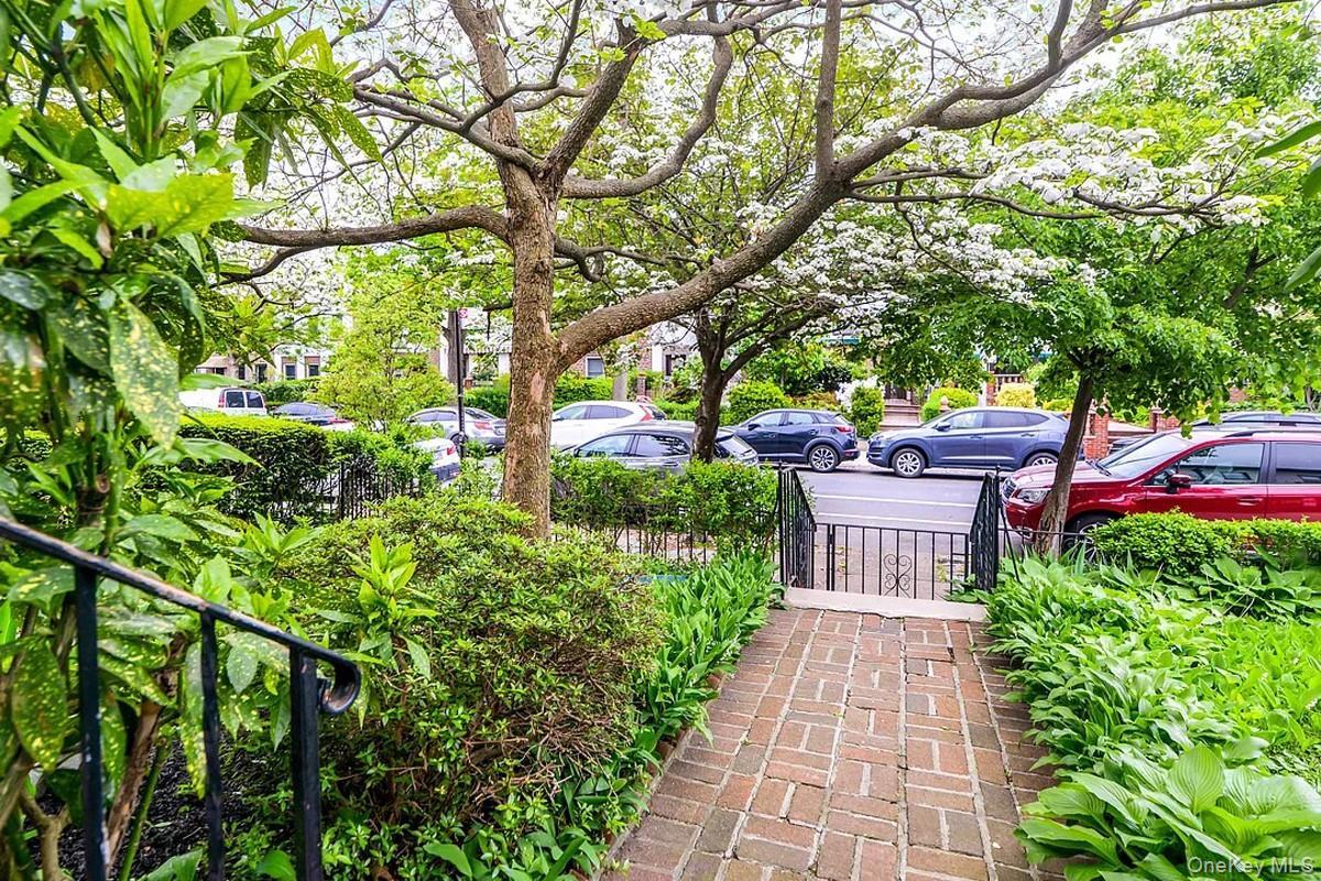 Single Family 36th Queens, NY 11103, MLS-960623-2