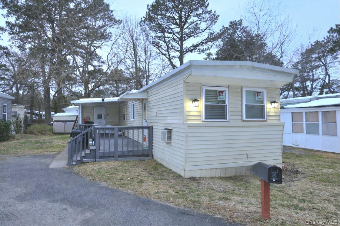 Single Family Ave  Suffolk County, NY 11901, MLS-960641-21