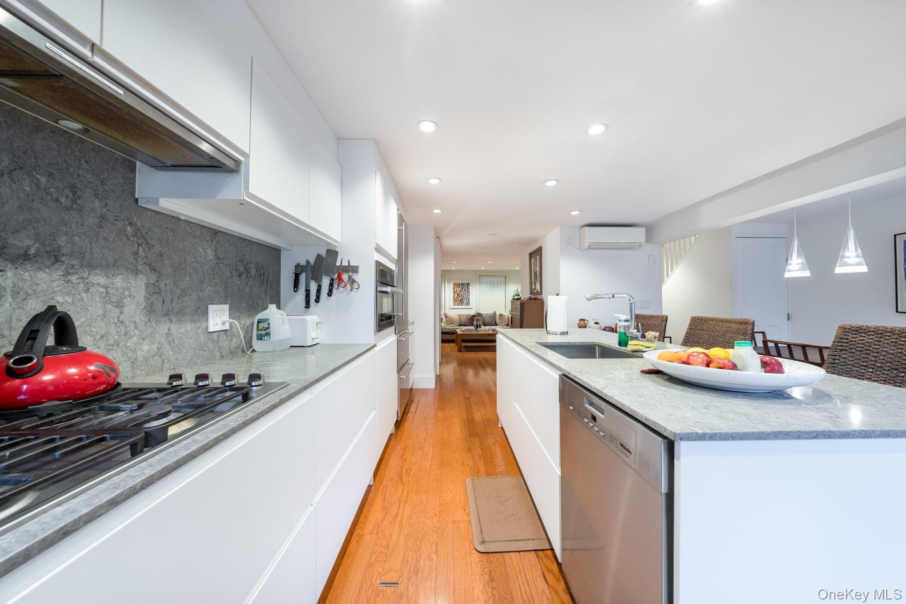 Single Family 128th  Manhattan, NY 10035, MLS-960656-23